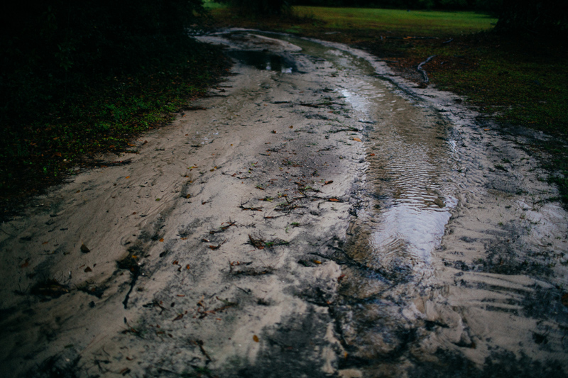 THE GLEN VENUE BACKYARD WEDDING: muddy path